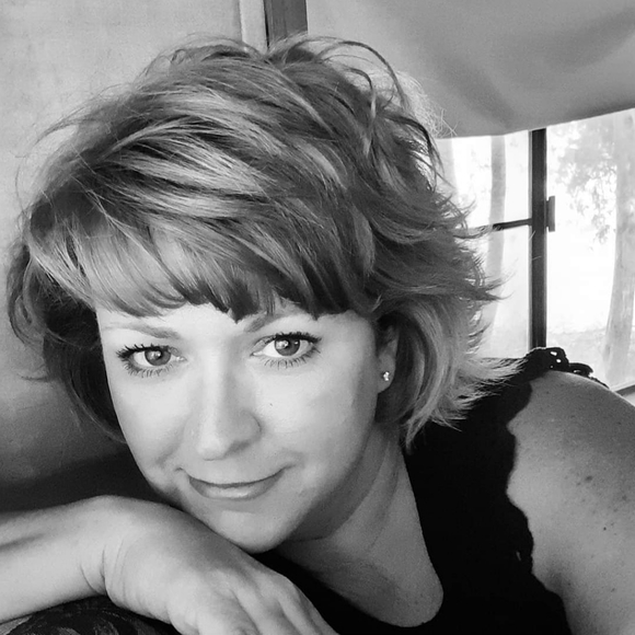 Meet your Posher, Robin - Picture 2 of 2